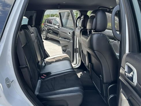 Used 2021 Jeep Grand Cherokee Laredo X AWD/4WD image 39