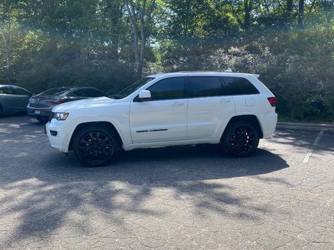 Used 2019 Jeep Grand Cherokee Altitude AWD/4WD image 7