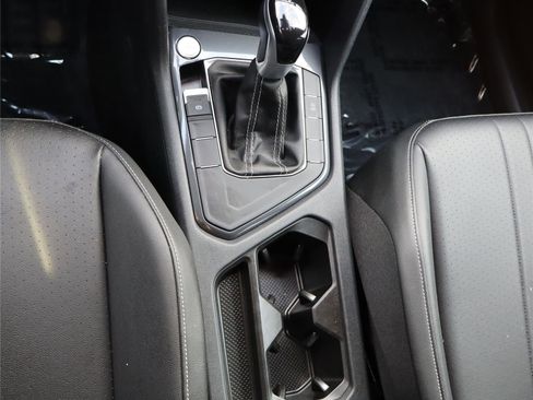 Certified 2024 Volkswagen Tiguan SE FWD image 22