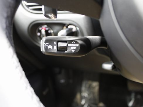 Certified 2025 Porsche Macan image 30