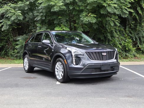 Used 2023 Cadillac XT4 Luxury w/ Cold Weather Package AWD/4WD image 9