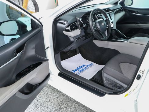 Used 2020 Toyota Camry LE FWD image 3