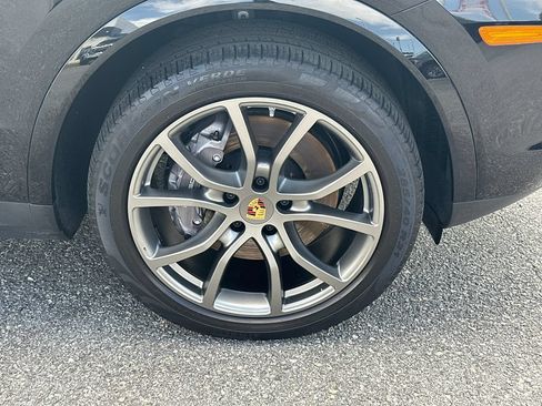 Used 2022 Porsche Cayenne AWD/4WD image 12