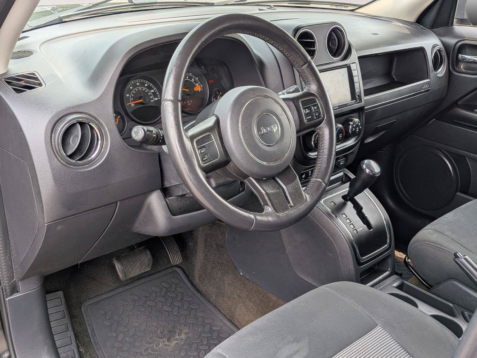 Used 2017 Jeep Patriot Latitude AWD/4WD image 27