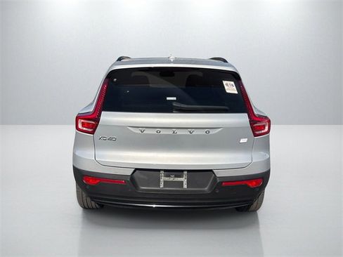 Used 2023 Volvo XC40 Recharge Plus image 6