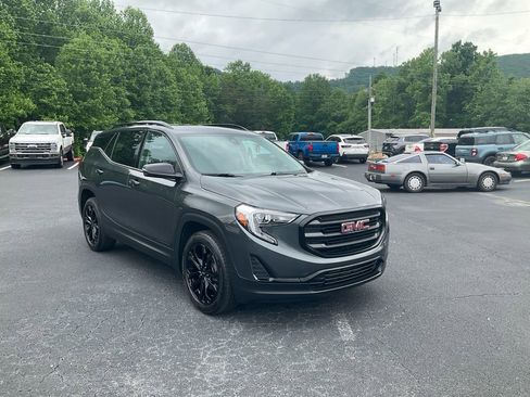 Used 2021 GMC Terrain SLE w/ Driver Convenience Package FWD image 3