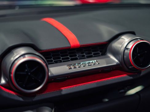Used 2020 Ferrari 812 Superfast RWD image 14