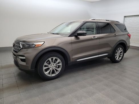 Used 2021 Ford Explorer Limited w/ Equipment Group 301A AWD/4WD image 2