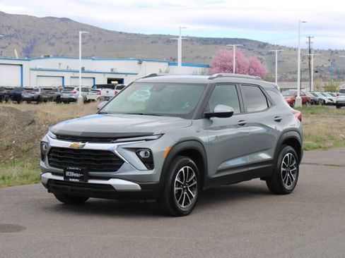 Used 2024 Chevrolet TrailBlazer LT w/ LT Cold Weather Package image 8