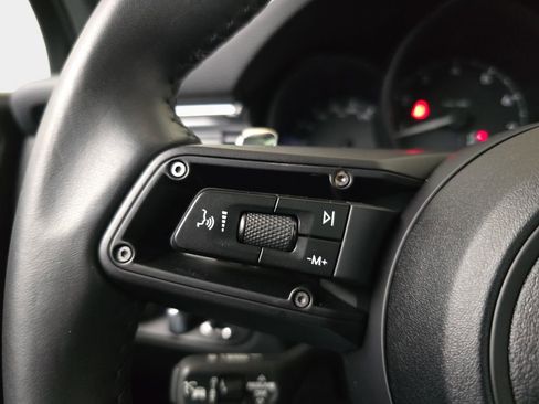 Used 2025 Porsche Macan AWD/4WD image 20