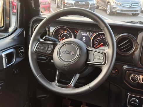 Used 2018 Jeep Wrangler Unlimited Sport S AWD/4WD image 32