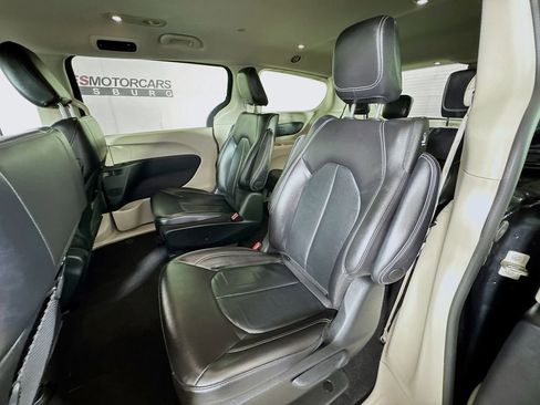Used 2022 Chrysler Pacifica Touring-L FWD image 24