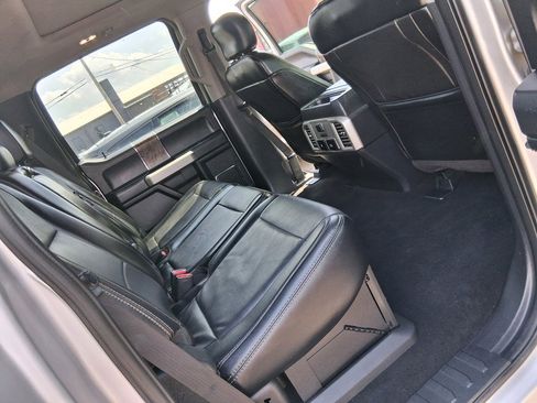 Used 2017 Ford F250 Lariat w/ Lariat Ultimate Package AWD/4WD image 5