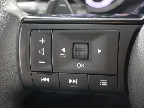 Used 2023 Nissan Rogue SV AWD/4WD image 11