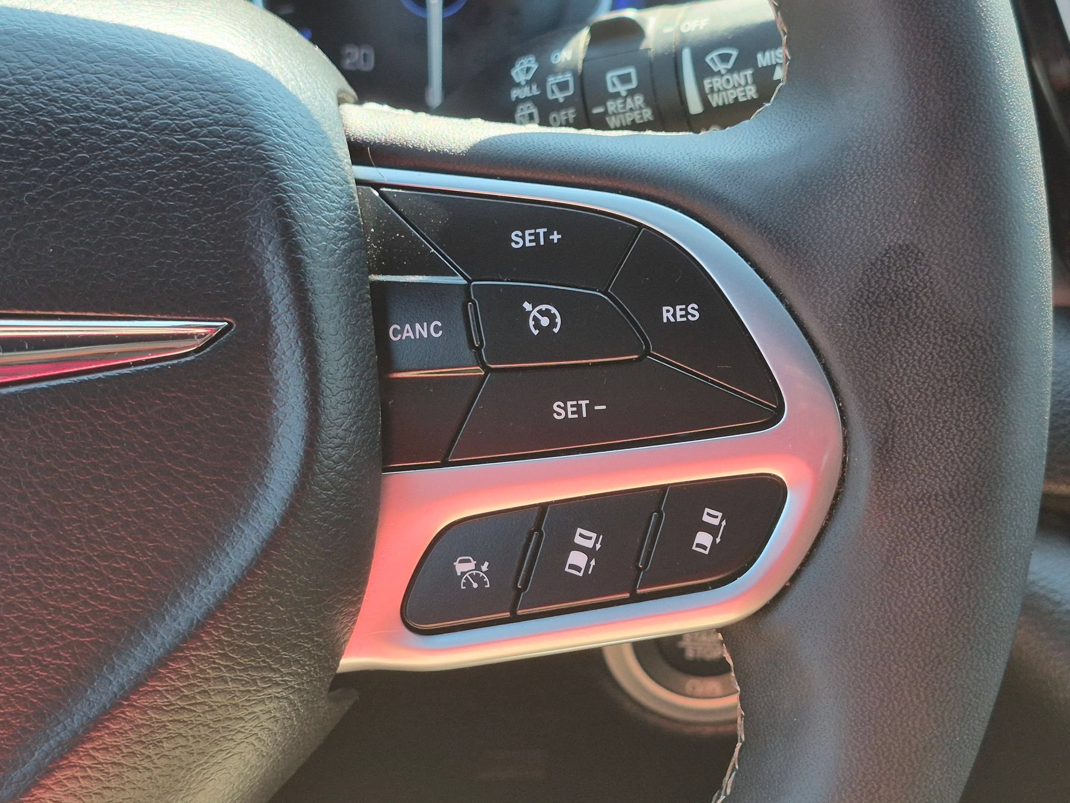 Used 2025 Chrysler Pacifica Select FWD image 19