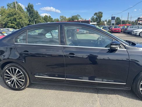 Used 2017 Volkswagen Jetta SEL FWD image 6