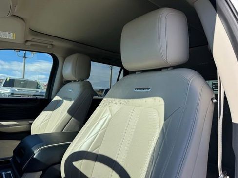 Used 2022 Ford Expedition Platinum image 13