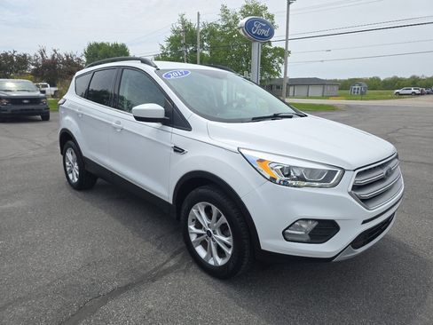 Used 2017 Ford Escape SE w/ Equipment Group 201A AWD/4WD image 4