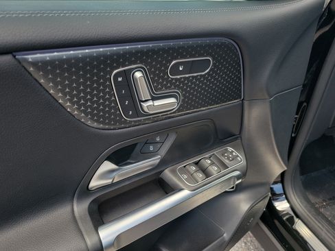 Used 2024 Mercedes-Benz GLB 250 image 20