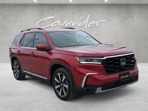 Used 2024 Honda Pilot Touring image 2