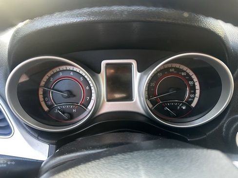 Used 2014 Dodge Journey SXT w/ Flexible Seating Group image 17