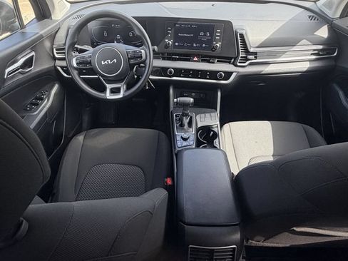 Used 2025 Kia Sportage LX FWD image 10