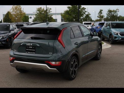 Used 2023 Kia Niro EX Touring image 5