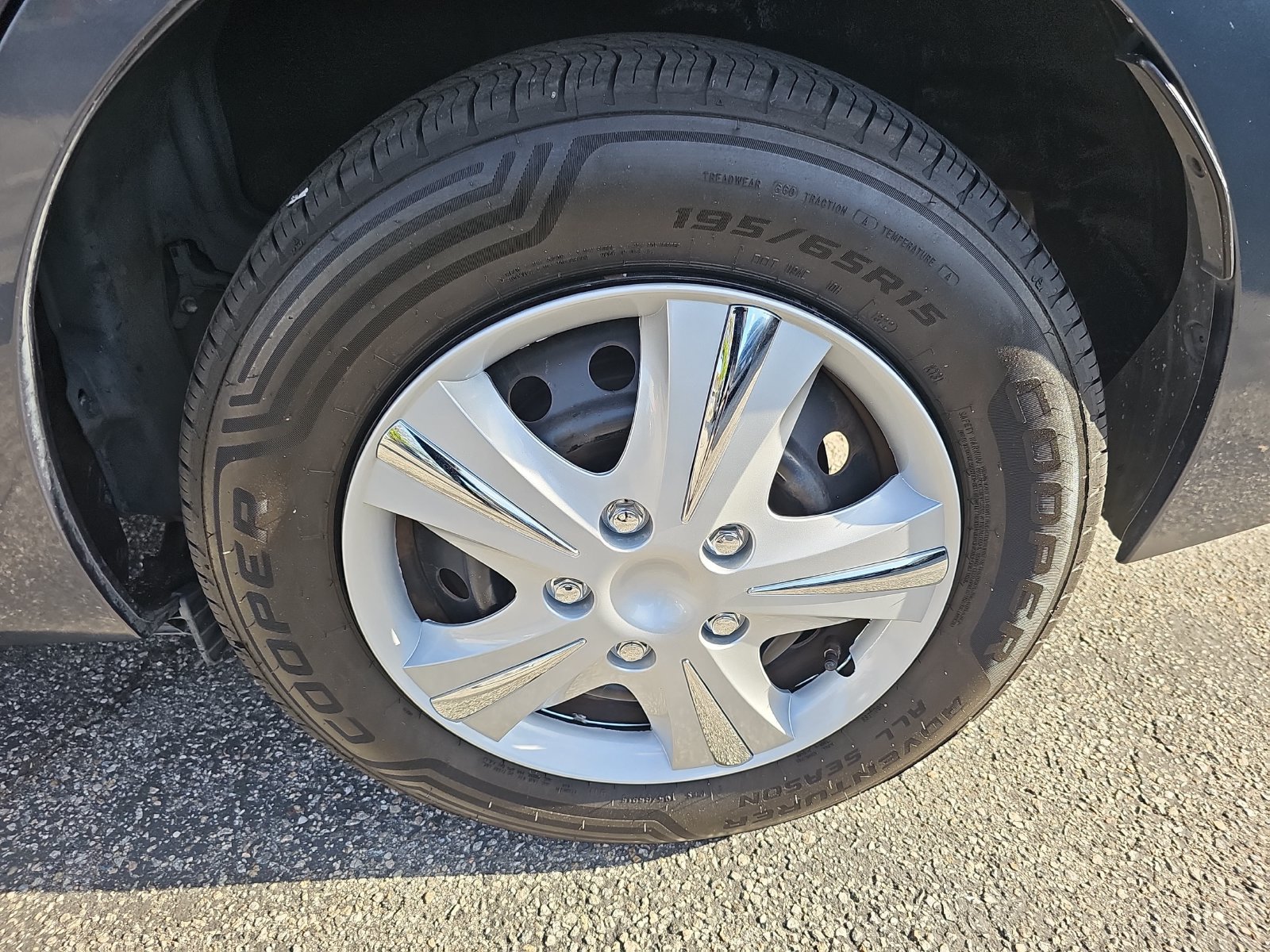 Used 2015 Toyota Corolla L FWD image 36