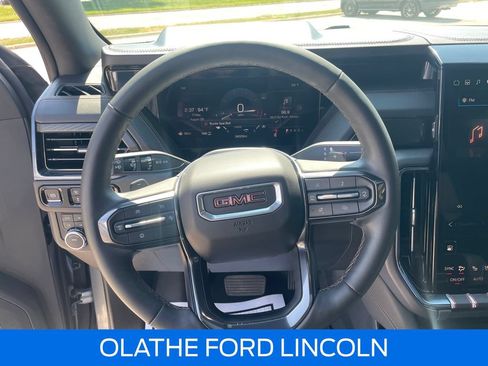 Used 2025 GMC Yukon AT4 w/ AT4 Premium Package AWD/4WD image 18