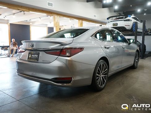 Used 2024 Lexus ES 300h FWD image 4