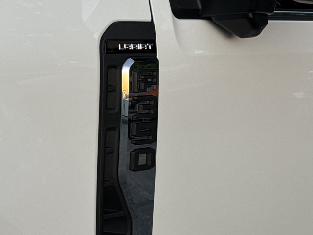 Used 2024 Ford F350 Lariat w/ Chrome Package AWD/4WD image 4