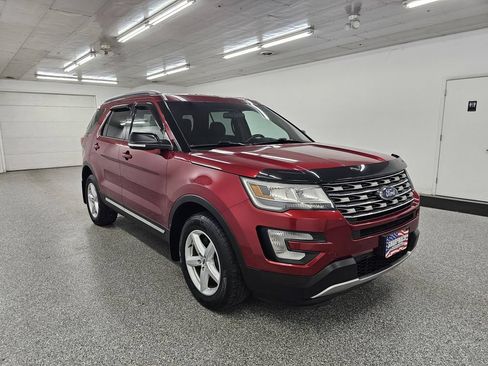 Used 2016 Ford Explorer XLT AWD/4WD image 3