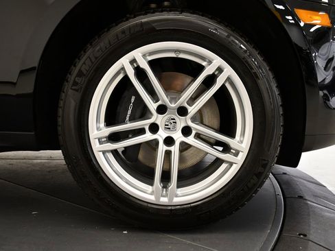 Certified 2025 Porsche Macan image 19