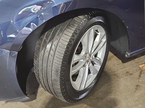 Used 2017 Chevrolet Malibu LT FWD image 36
