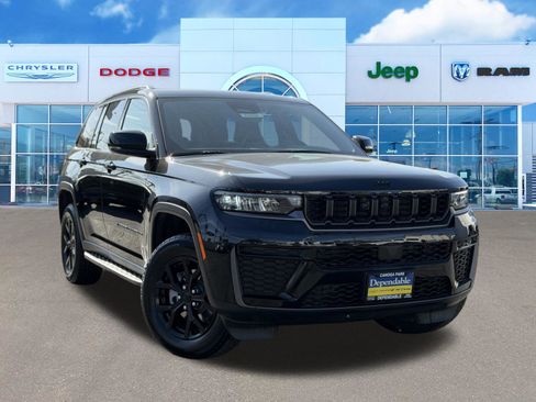 New 2026 Jeep Grand Cherokee Altitude image 2