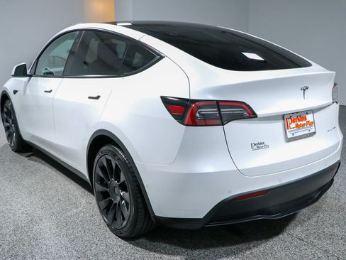 Used 2022 Tesla Model Y Long Range AWD/4WD image 9