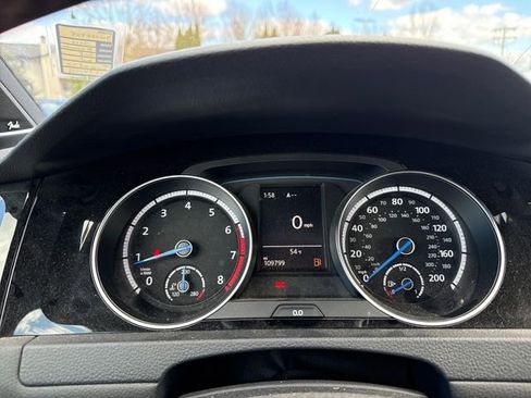 Used 2016 Volkswagen Golf R 4-Door image 21