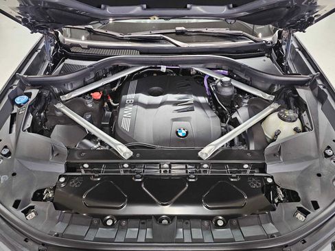 Used 2024 BMW X7 xDrive40i w/ M Sport Package image 9