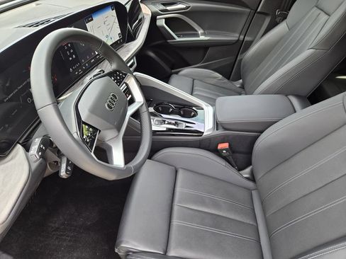 Certified 2025 Audi Q5 Premium Plus w/ Premium Plus AWD/4WD image 17
