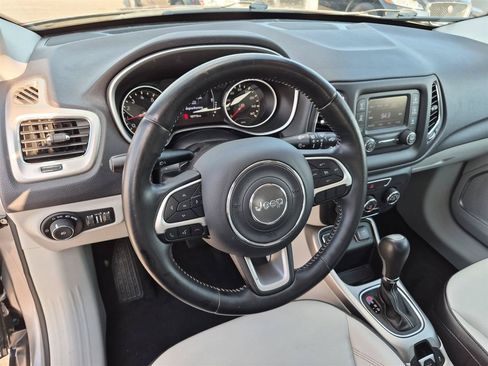 Used 2018 Jeep Compass Latitude FWD image 16