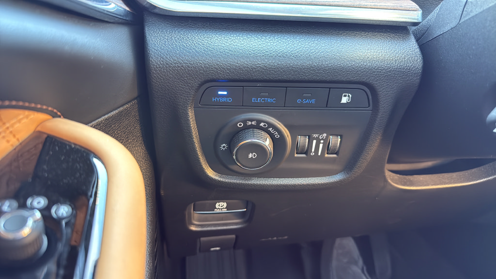 Used 2024 Jeep Grand Cherokee Summit AWD/4WD image 26