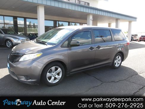 Used 2015 Toyota Sienna L FWD image 1