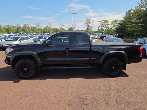 Certified 2021 Toyota Tacoma SR w/ SX Package AWD/4WD image 6