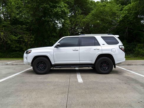 Used 2023 Toyota 4Runner SR5 image 6