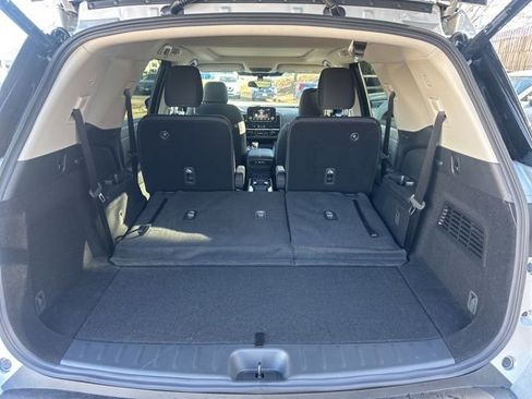New 2025 Nissan Pathfinder SV image 27