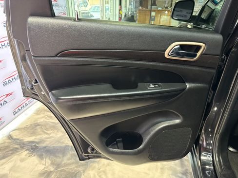 Used 2014 Jeep Grand Cherokee Laredo w/ 18" Wheel & 8.4" Radio Group AWD/4WD image 37