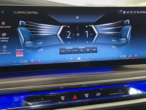 Certified 2024 BMW 760i xDrive w/ Luxury Rear Seating Package image 25