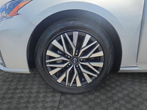 Used 2024 Nissan Altima 2.5 SV FWD image 32