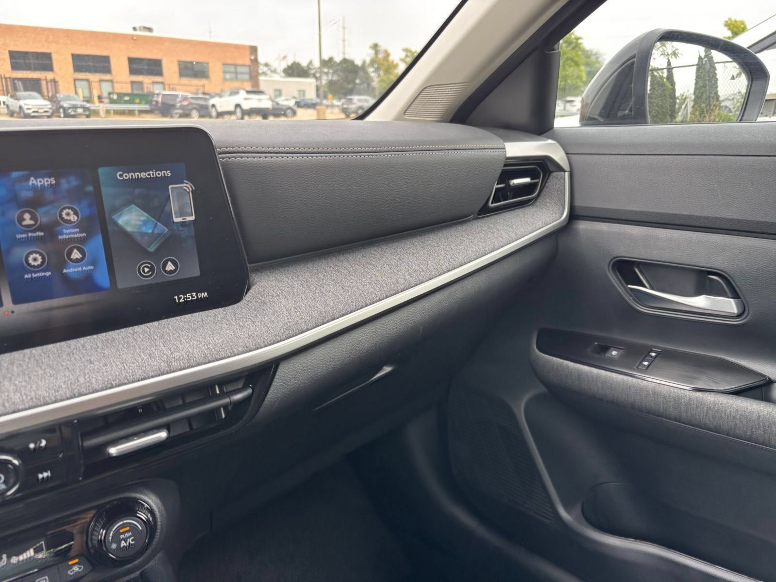 Used 2026 Nissan Kicks SV FWD image 33