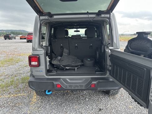 Used 2023 Jeep Wrangler Unlimited w/ Cold Weather Group AWD/4WD image 5